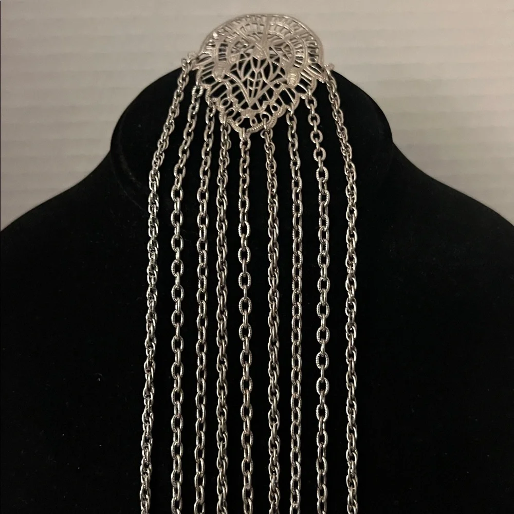 Elegant Silver Chain Tie Brooch Necklace Approximately 12” Long - Picture 3 of 9